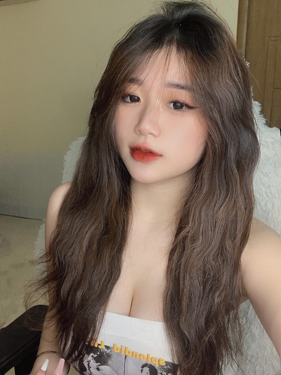 Gái dâm livestream dấu mặt móc lồn cực điêu luyện